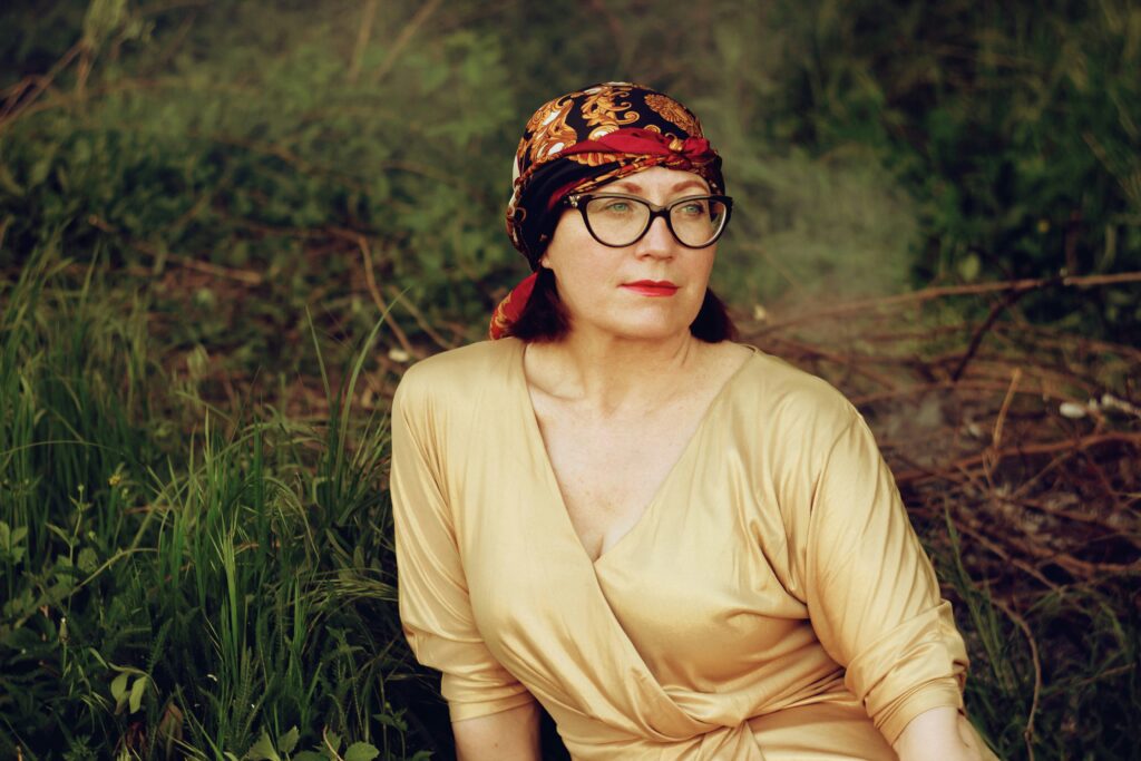 žena s šátkem – možná onkologická pacientka